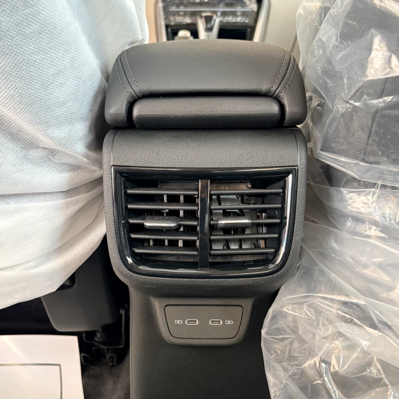 Cửa sổ làm mát hàng ghế 2, tích hợp cổng sạc type C