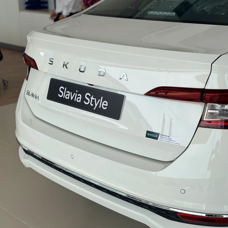 Đuôi xe phân tầng khỏe khoắn