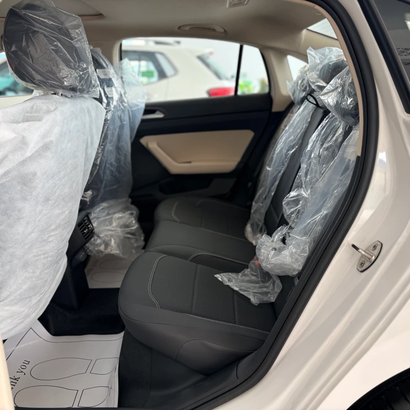 Hàng ghế sau rộng rãi