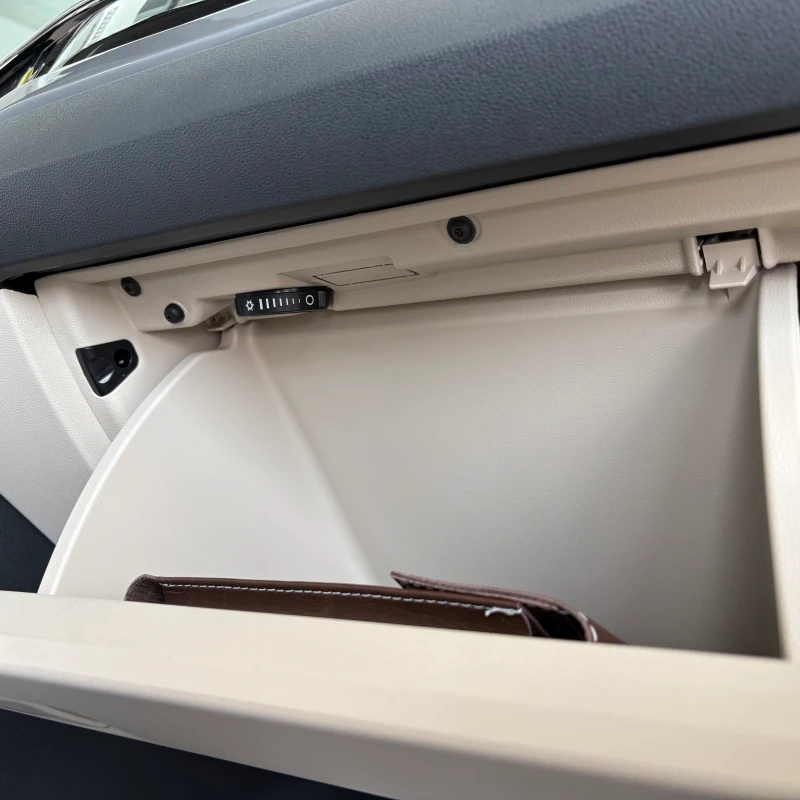 Hộc găng tay có chế độ làm mát như tủ lạnh