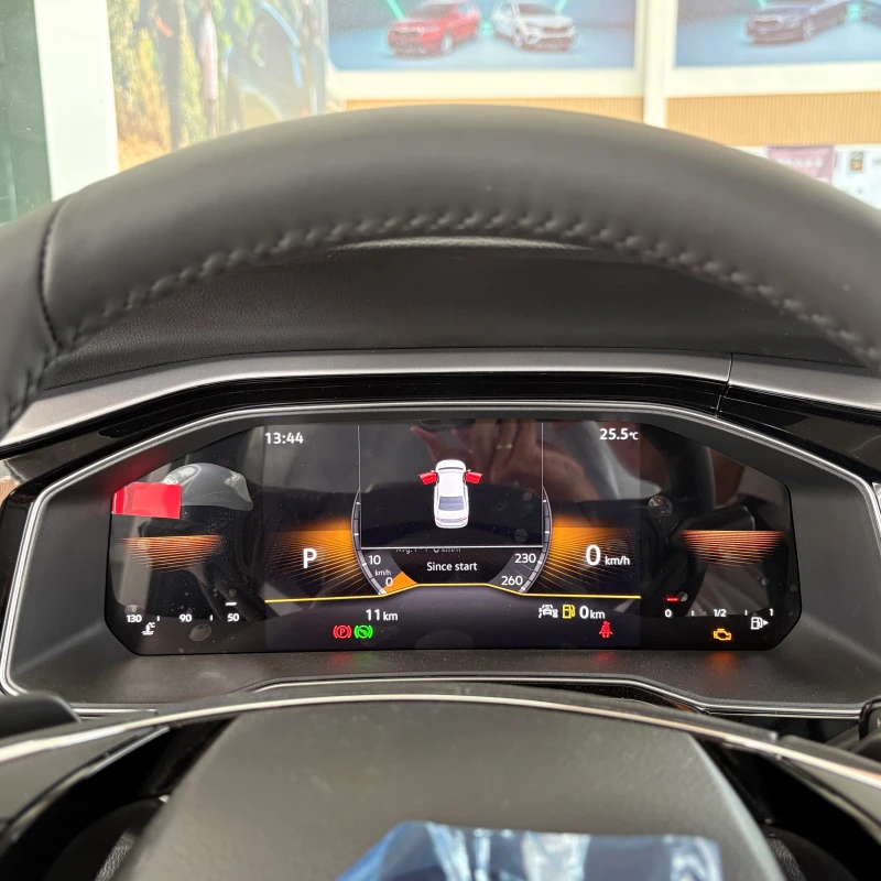 Màn hình điều khiển hiện đại sắc nét